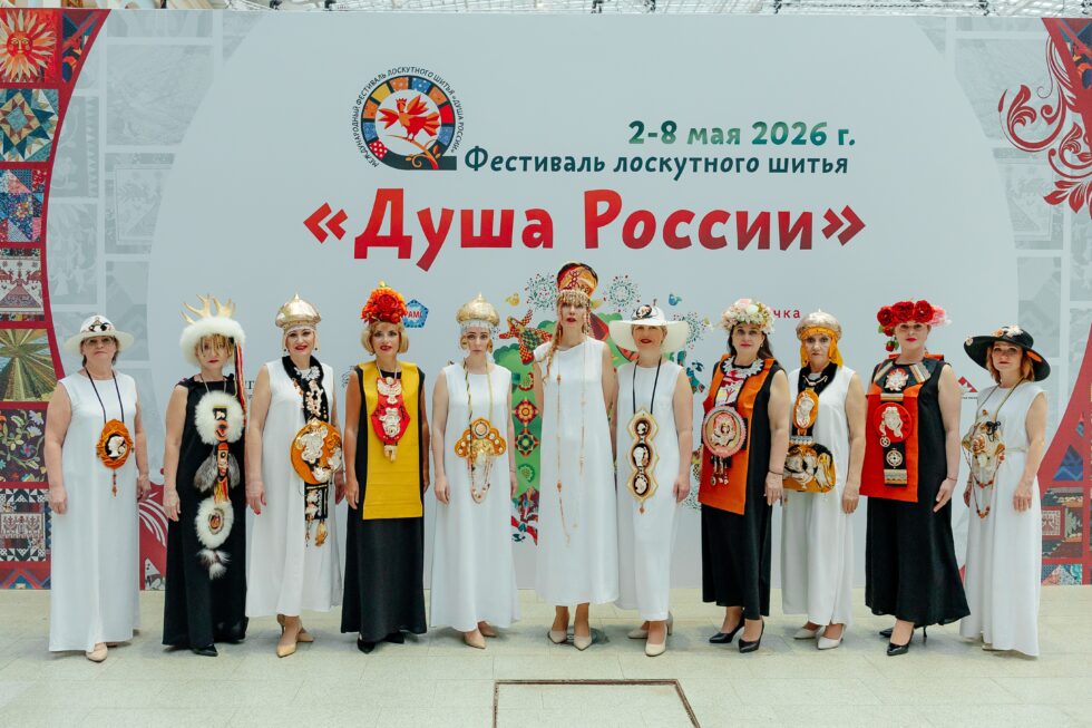 Участницы школы на показе в Гостином Дворе